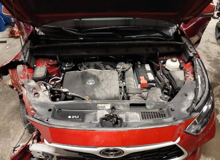 Photo 10 of 2021 Toyota Highlander XLE (VIN 5TDHZRBH0MS158664)