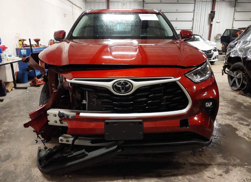 Photo 13 of 2021 Toyota Highlander XLE (VIN 5TDHZRBH0MS158664)