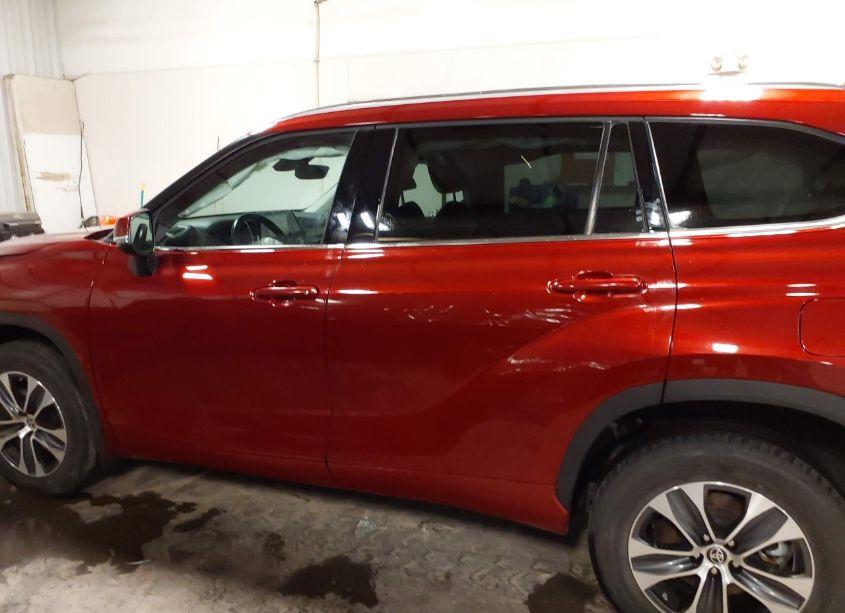 Photo 15 of 2021 Toyota Highlander XLE (VIN 5TDHZRBH0MS158664)