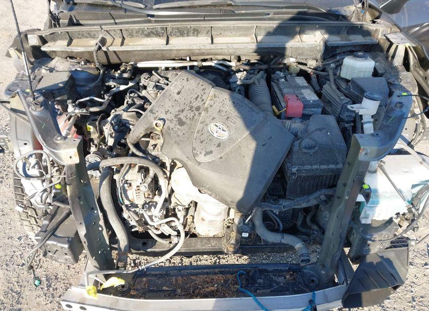 Photo 10 of 2021 Toyota Highlander XLE (VIN 5TDHZRBH0MS544727)