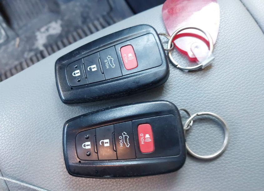 Photo 11 of 2021 Toyota Highlander XLE (VIN 5TDHZRBH0MS544727)