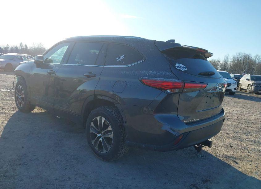 Photo 3 of 2021 Toyota Highlander XLE (VIN 5TDHZRBH0MS544727)