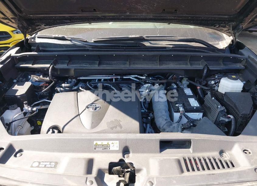 Photo 10 of 2022 Toyota Highlander XLE (VIN 5TDHZRBH0NS202972)