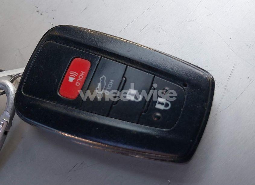 Photo 11 of 2022 Toyota Highlander XLE (VIN 5TDHZRBH0NS202972)