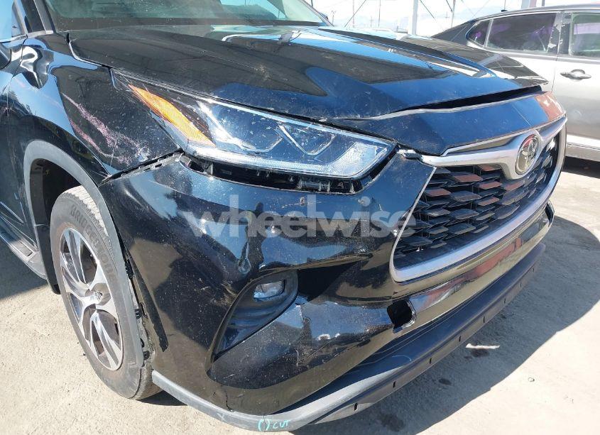 Photo 6 of 2022 Toyota Highlander XLE (VIN 5TDHZRBH0NS202972)