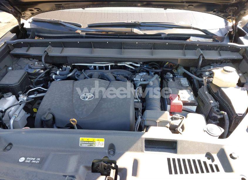 Photo 10 of 2022 Toyota Highlander XLE (VIN 5TDHZRBH0NS242484)