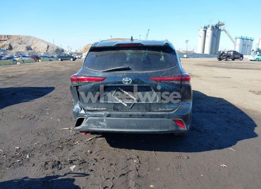 Photo 16 of 2022 Toyota Highlander XLE (VIN 5TDHZRBH0NS242484)