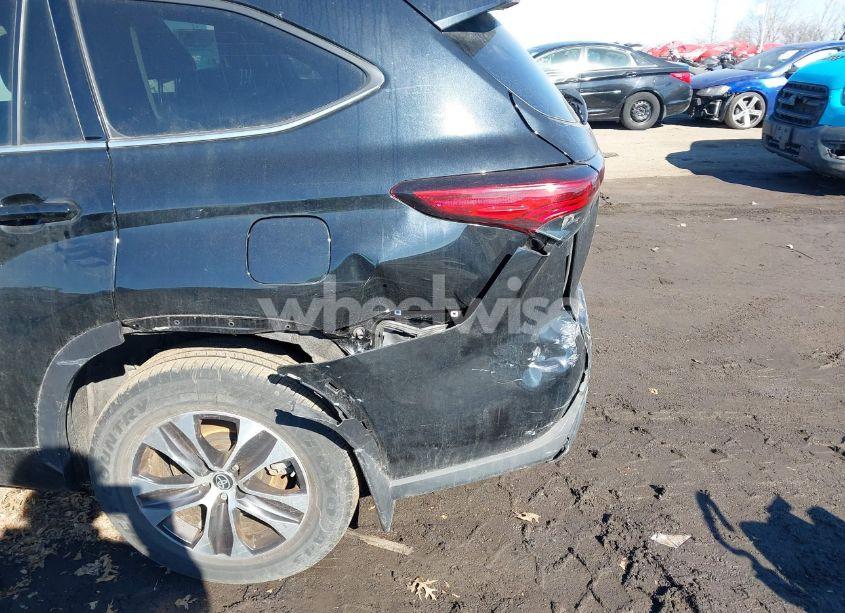 Photo 17 of 2022 Toyota Highlander XLE (VIN 5TDHZRBH0NS242484)