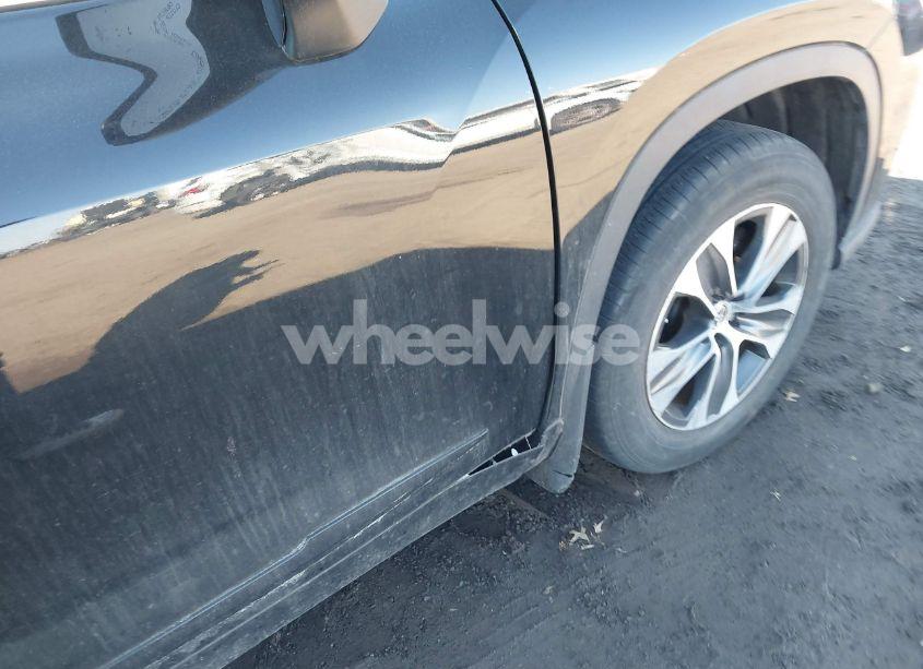 Photo 19 of 2022 Toyota Highlander XLE (VIN 5TDHZRBH0NS242484)