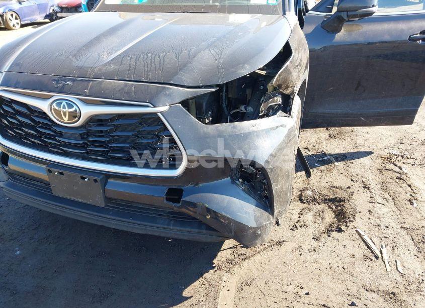 Photo 20 of 2022 Toyota Highlander XLE (VIN 5TDHZRBH0NS242484)