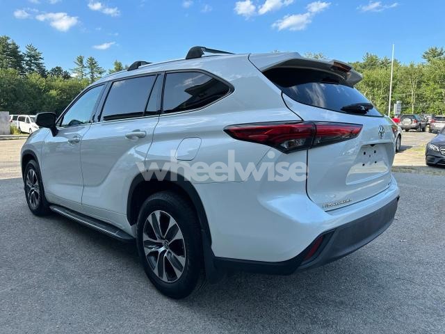 2020 TOYOTA HIGHLANDER XLE (VIN 5TDHZRBH1LS505594) main photo