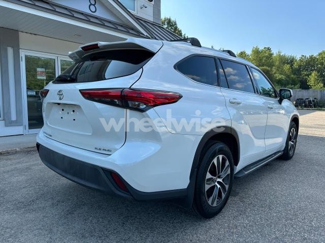Photo 4 of 2020 TOYOTA HIGHLANDER XLE (VIN 5TDHZRBH1LS505594)