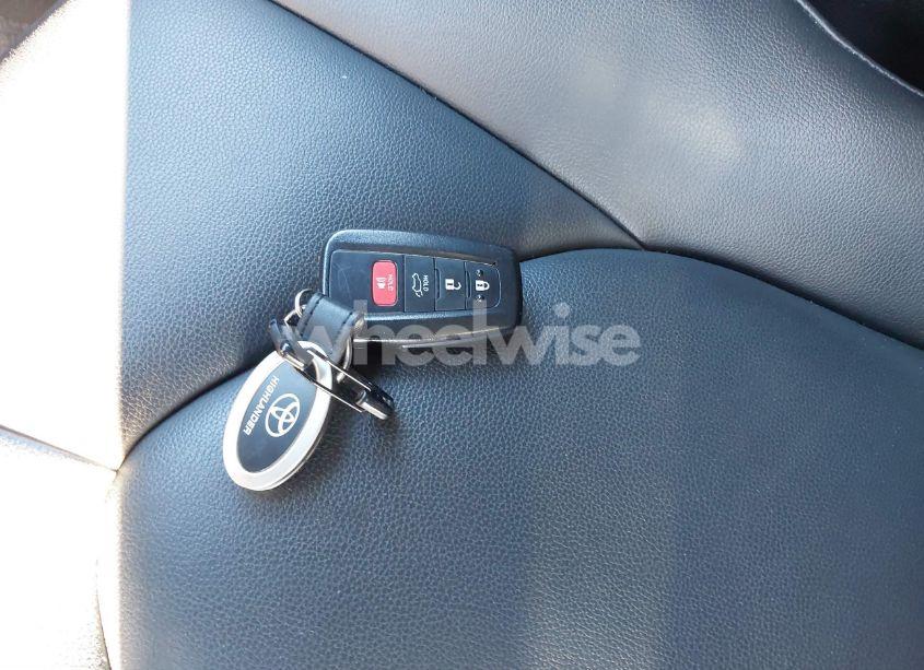 Photo 11 of 2021 Toyota Highlander XLE (VIN 5TDHZRBH1MS150363)