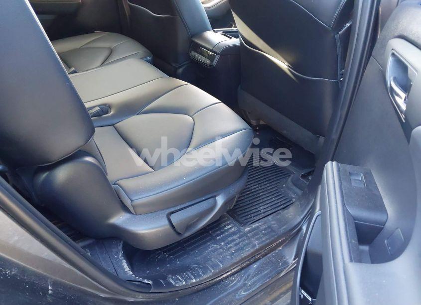Photo 8 of 2021 Toyota Highlander XLE (VIN 5TDHZRBH1MS150363)