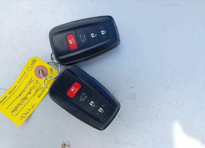 Photo 11 of 2021 Toyota Highlander XLE (VIN 5TDHZRBH1MS157233)