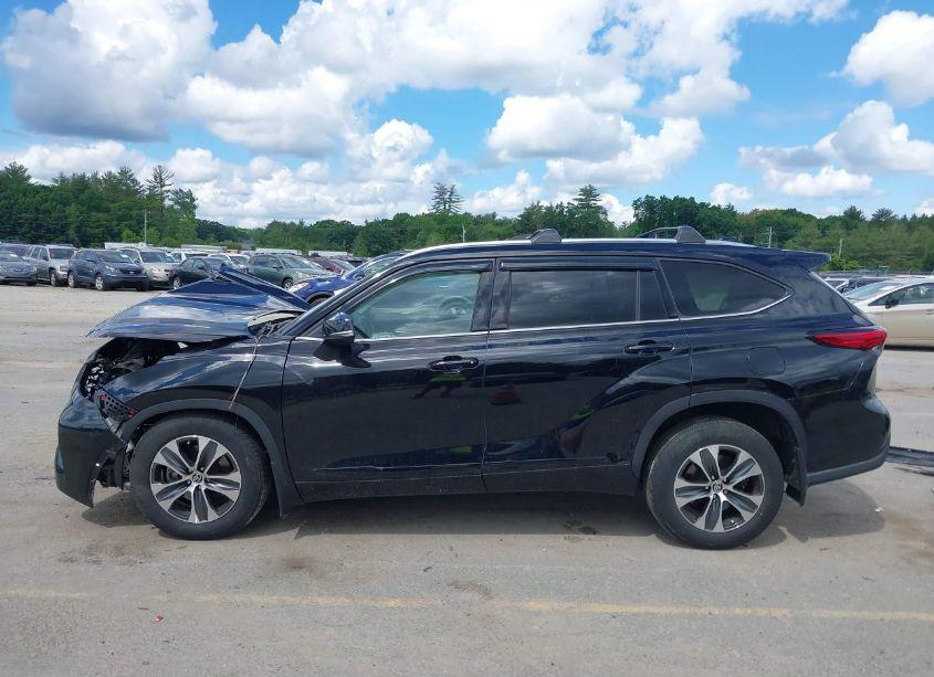 Photo 15 of 2021 Toyota Highlander XLE (VIN 5TDHZRBH1MS157233)