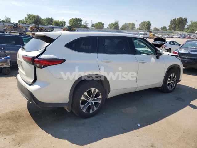 2021 TOYOTA HIGHLANDER XLE (VIN 5TDHZRBH1MS540296) main photo