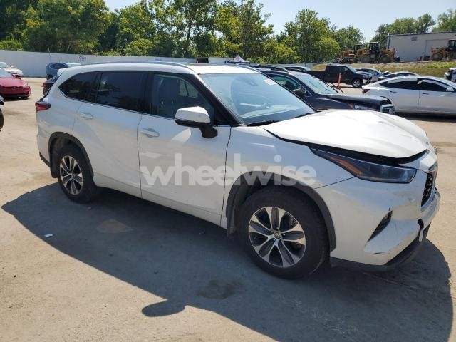 Photo 11 of 2021 TOYOTA HIGHLANDER XLE (VIN 5TDHZRBH1MS540296)