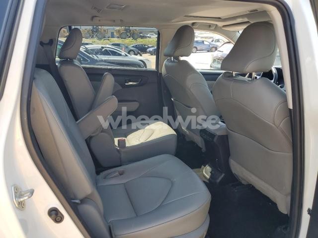 Photo 12 of 2021 TOYOTA HIGHLANDER XLE (VIN 5TDHZRBH1MS540296)