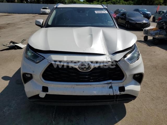 Photo 2 of 2021 TOYOTA HIGHLANDER XLE (VIN 5TDHZRBH1MS540296)