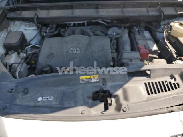Photo 3 of 2021 TOYOTA HIGHLANDER XLE (VIN 5TDHZRBH1MS540296)