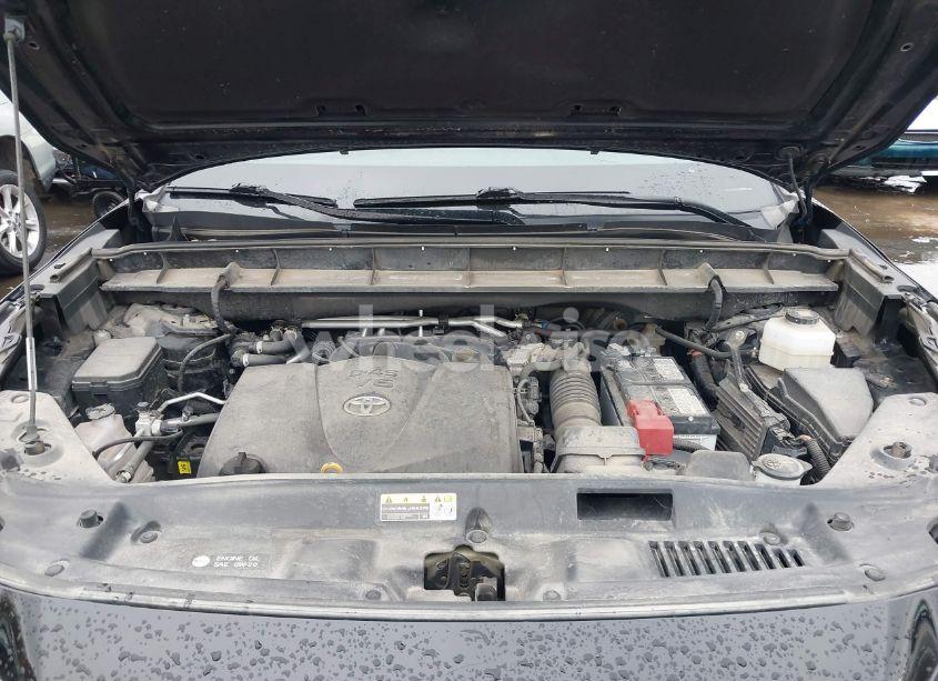 Photo 10 of 2022 Toyota Highlander XLE (VIN 5TDHZRBH1NS178018)