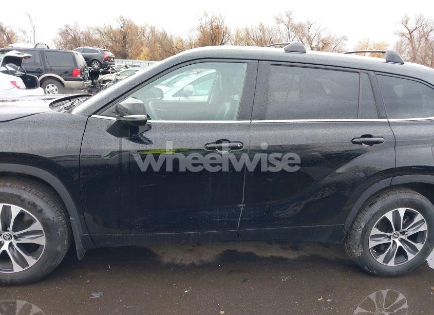 Photo 14 of 2022 Toyota Highlander XLE (VIN 5TDHZRBH1NS178018)