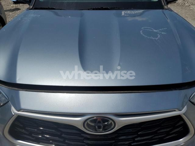 Photo 8 of 2021 TOYOTA HIGHLANDER XLE (VIN 5TDHZRBH2MS090349)