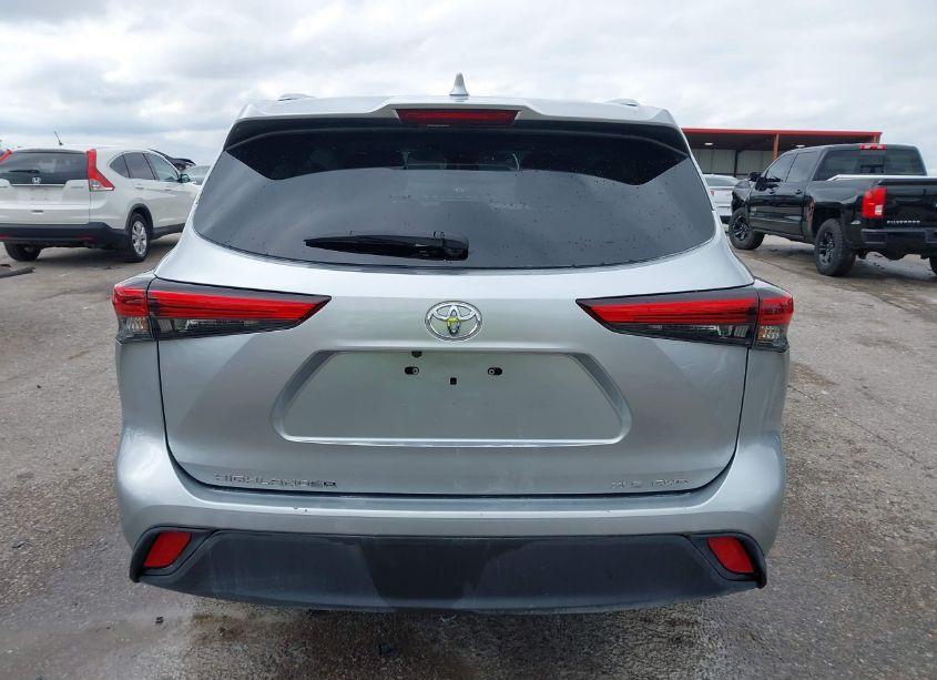 Photo 17 of 2021 Toyota Highlander XLE (VIN 5TDHZRBH2MS535768)