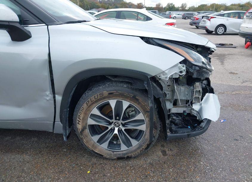 Photo 18 of 2021 Toyota Highlander XLE (VIN 5TDHZRBH2MS535768)