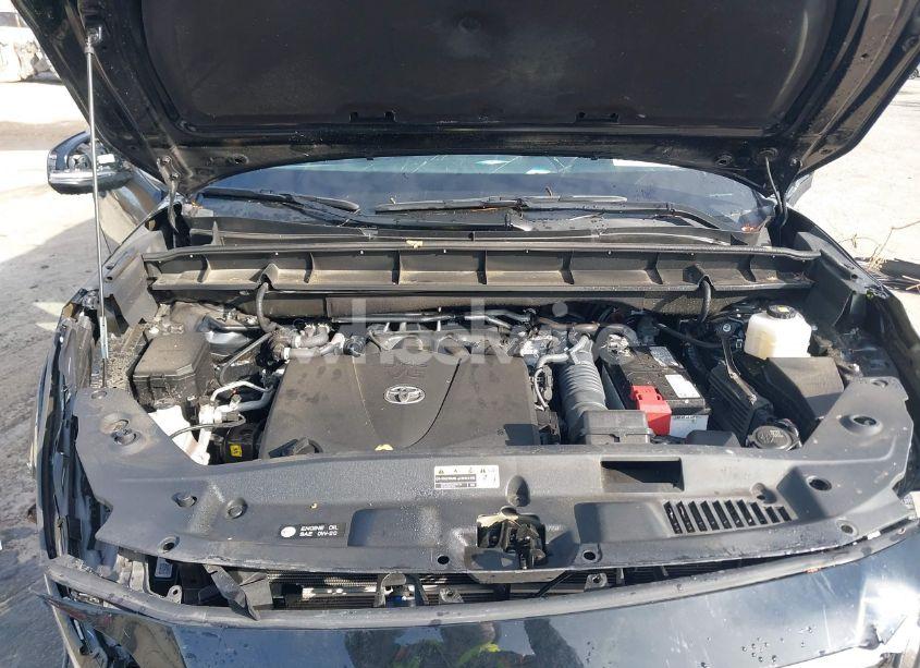 Photo 10 of 2022 Toyota Highlander XLE (VIN 5TDHZRBH2NS257729)