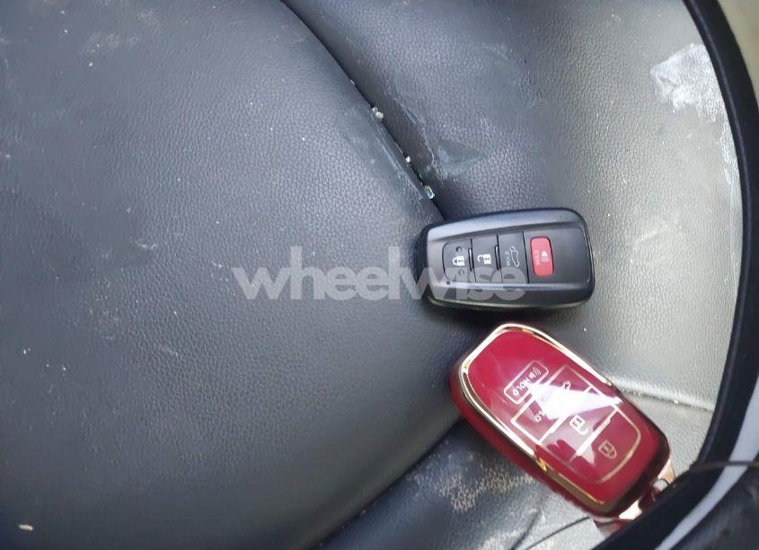 Photo 11 of 2022 Toyota Highlander XLE (VIN 5TDHZRBH2NS257729)