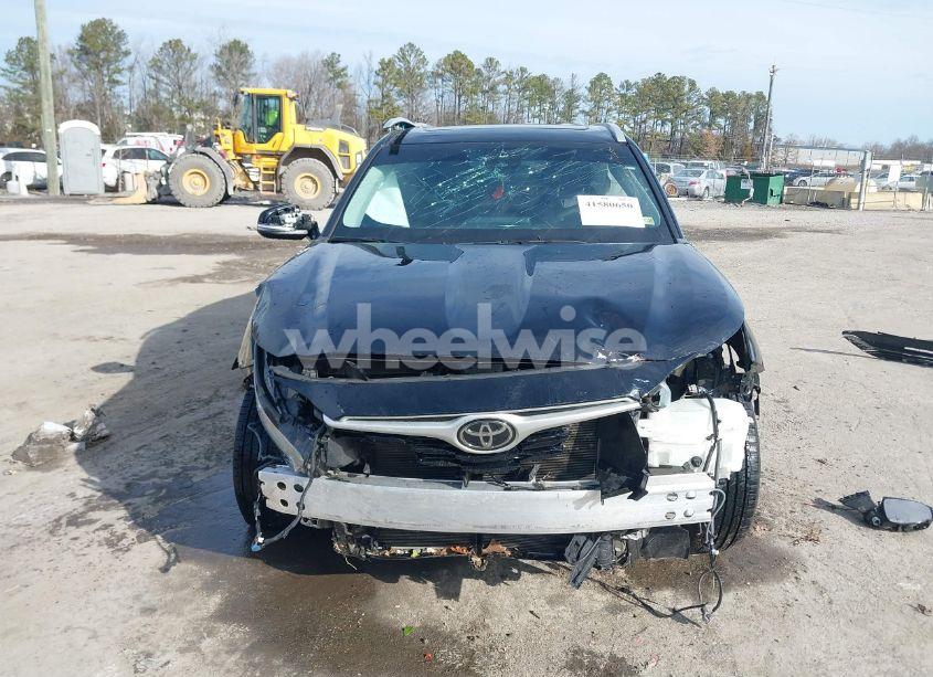 Photo 13 of 2022 Toyota Highlander XLE (VIN 5TDHZRBH2NS257729)