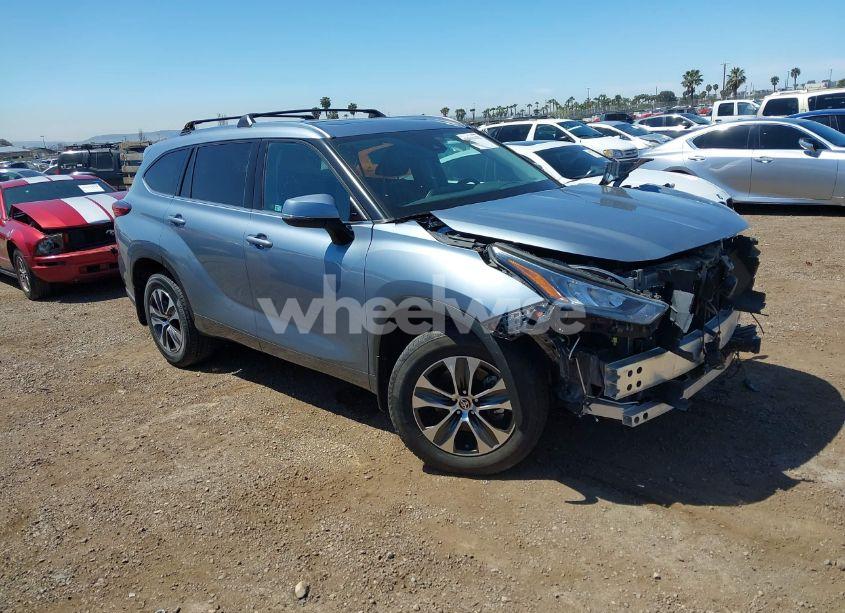 2020 Toyota Highlander XLE (VIN 5TDHZRBH3LS020065) main photo