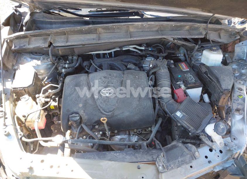 Photo 10 of 2020 Toyota Highlander XLE (VIN 5TDHZRBH3LS020065)