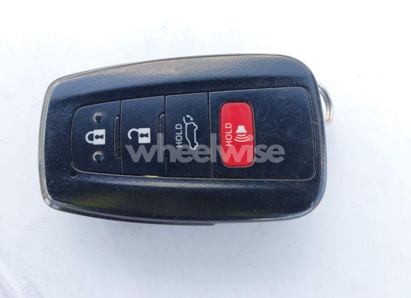 Photo 11 of 2020 Toyota Highlander XLE (VIN 5TDHZRBH3LS020065)