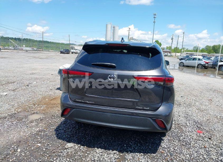 Photo 16 of 2021 Toyota Highlander XLE (VIN 5TDHZRBH3MS058736)