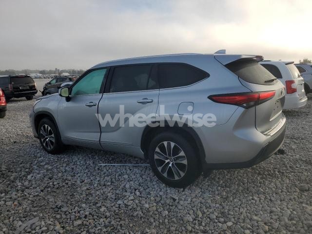 Photo 11 of 2021 TOYOTA HIGHLANDER XLE (VIN 5TDHZRBH3MS148002)
