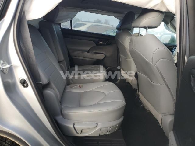 Photo 12 of 2021 TOYOTA HIGHLANDER XLE (VIN 5TDHZRBH3MS148002)