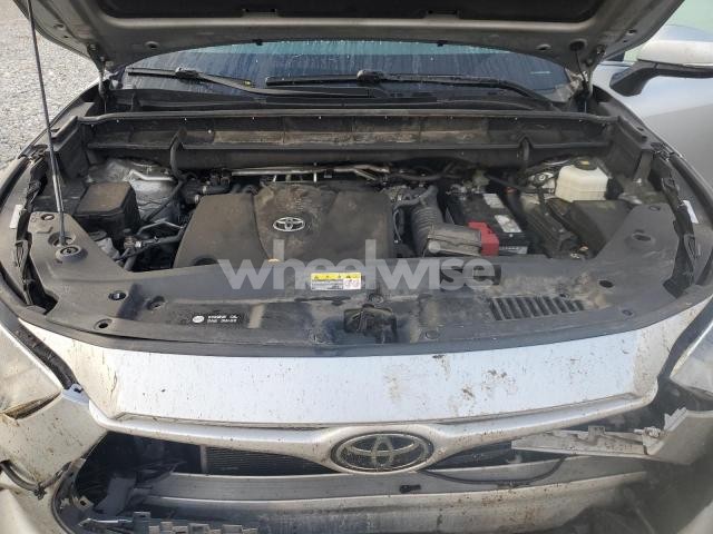 Photo 13 of 2021 TOYOTA HIGHLANDER XLE (VIN 5TDHZRBH3MS148002)