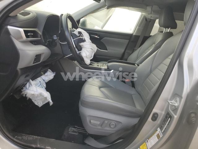 Photo 14 of 2021 TOYOTA HIGHLANDER XLE (VIN 5TDHZRBH3MS148002)