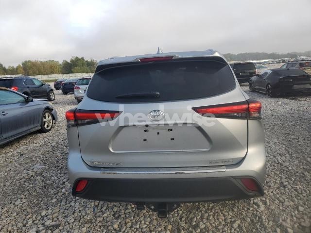 Photo 3 of 2021 TOYOTA HIGHLANDER XLE (VIN 5TDHZRBH3MS148002)