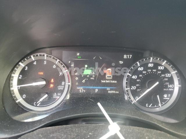 Photo 8 of 2021 TOYOTA HIGHLANDER XLE (VIN 5TDHZRBH3MS148002)