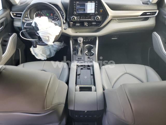 Photo 9 of 2021 TOYOTA HIGHLANDER XLE (VIN 5TDHZRBH3MS148002)