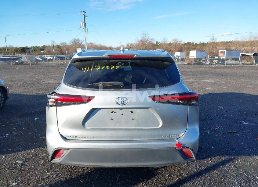 Photo 16 of 2021 Toyota Highlander XLE (VIN 5TDHZRBH3MS533317)