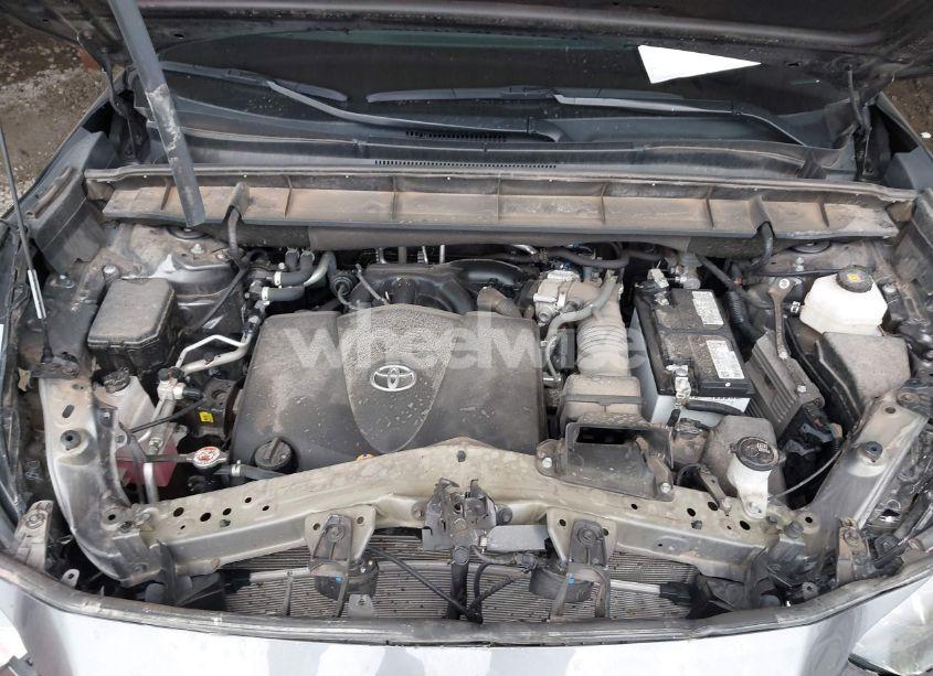 Photo 10 of 2021 Toyota Highlander XLE (VIN 5TDHZRBH3MS558217)