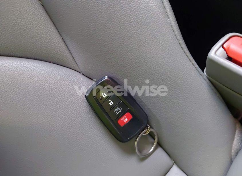 Photo 11 of 2021 Toyota Highlander XLE (VIN 5TDHZRBH3MS558217)