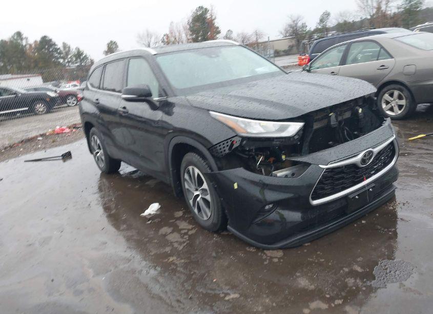 2020 Toyota Highlander XLE (VIN 5TDHZRBH4LS509560) main photo