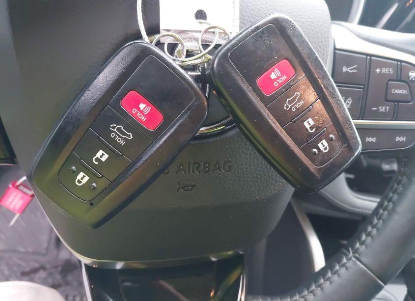 Photo 11 of 2020 Toyota Highlander XLE (VIN 5TDHZRBH4LS509560)