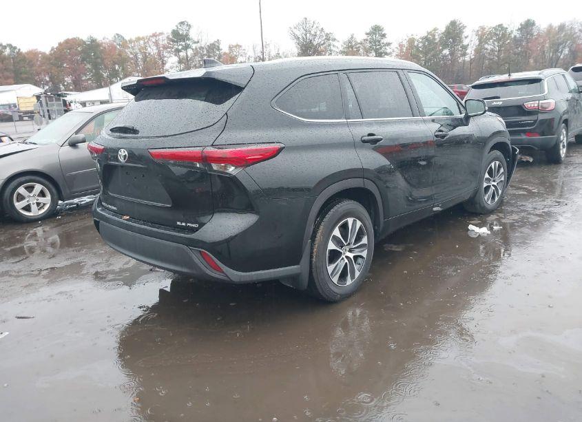Photo 4 of 2020 Toyota Highlander XLE (VIN 5TDHZRBH4LS509560)